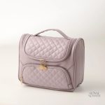 Vanity compact suspendu, chic et fonctionnel
