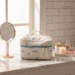 Accessoire de beauté pratique avec motifs raffinés